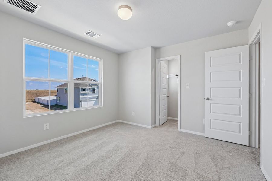 Spacious, unfurnished interior of a new home in Harvest Ridge, Elgin (Image 23).