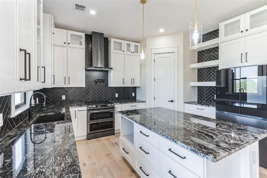 Spacious, unfurnished interior of a new home in , Horseshoe Bay (Image 32). Spacious, unfurnished interior of a new home in , Horseshoe Bay (Image 32).