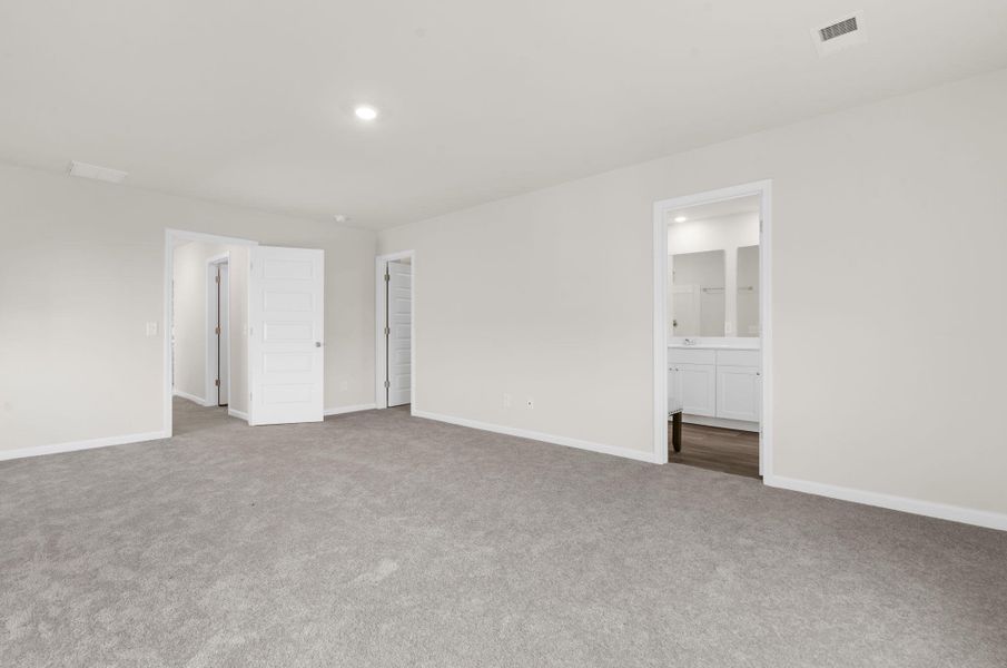 Spacious, unfurnished interior of a new home in , Summerville (Image 22).