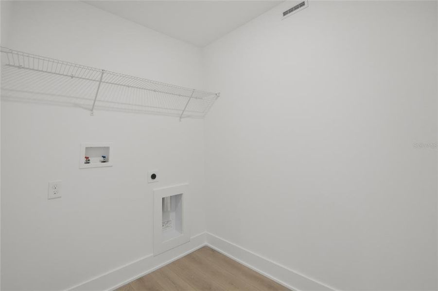 Spacious, unfurnished interior of a new home in , Winter Garden (Image 29).