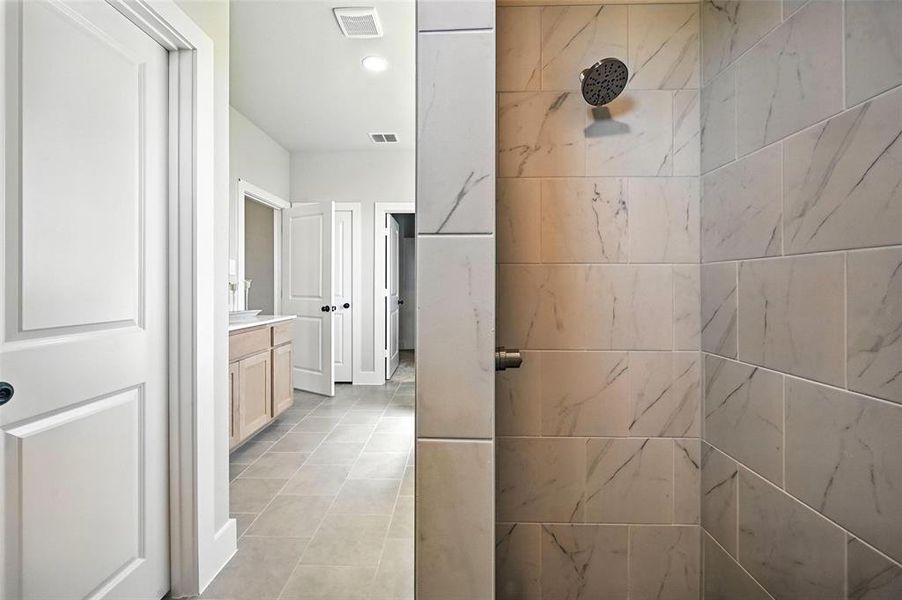 Furnished interior view inside a new home in Silver Sage Farm, Weatherford (Image 20). Furnished interior view inside a new home in Silver Sage Farm, Weatherford (Image 20).