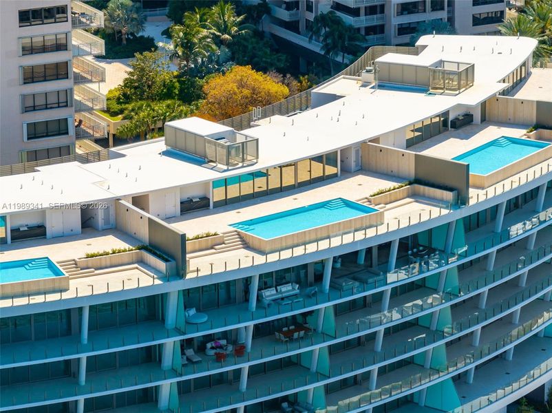 Condo located in Miami, FL showcasing its design and architecture (Image 35).