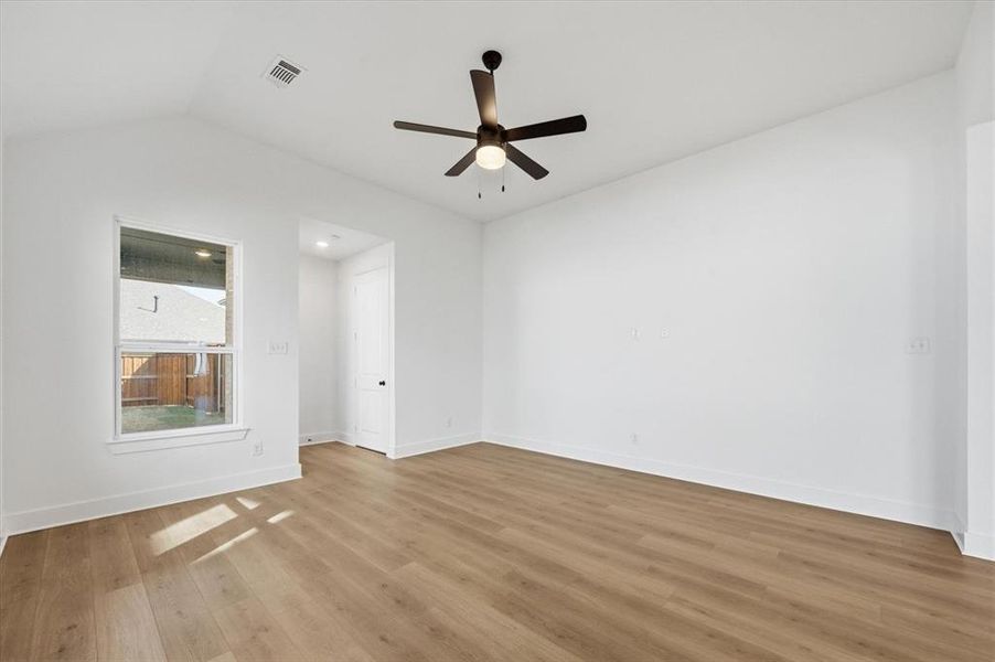 Spacious, unfurnished interior of a new home in Mantua Point, Van Alstyne (Image 15).