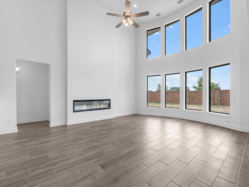 Spacious, unfurnished interior of a new home in Lago Mar, Texas City (Image 17).