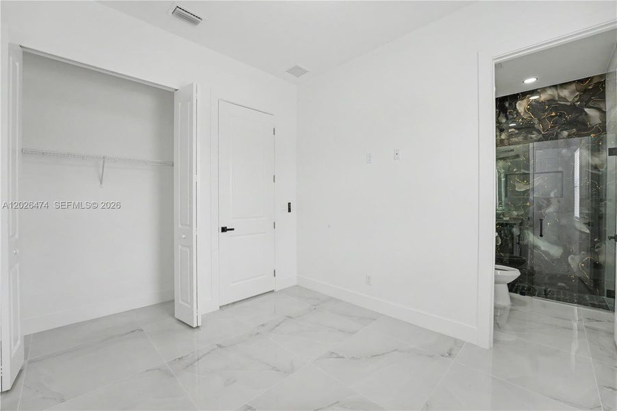 Spacious, unfurnished interior of a new home in , Lehigh Acres (Image 15).