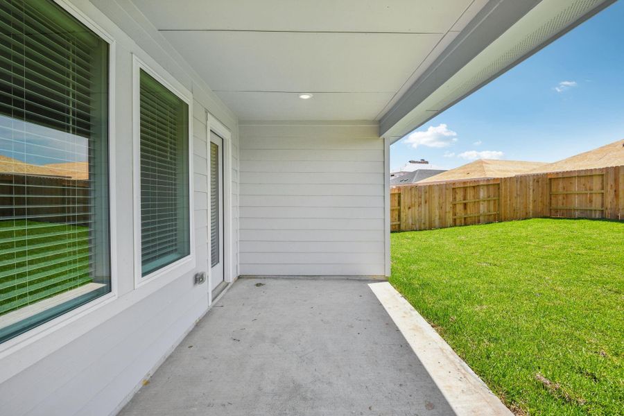 Photo is not of the actual home, but is an inspirational photo of builder’s model home and may depict options, furnishings, and/or decorator features that are not included Photo is not of the actual home, but is an inspirational photo of builder’s model home and may depict options, furnishings, and/or decorator features that are not included