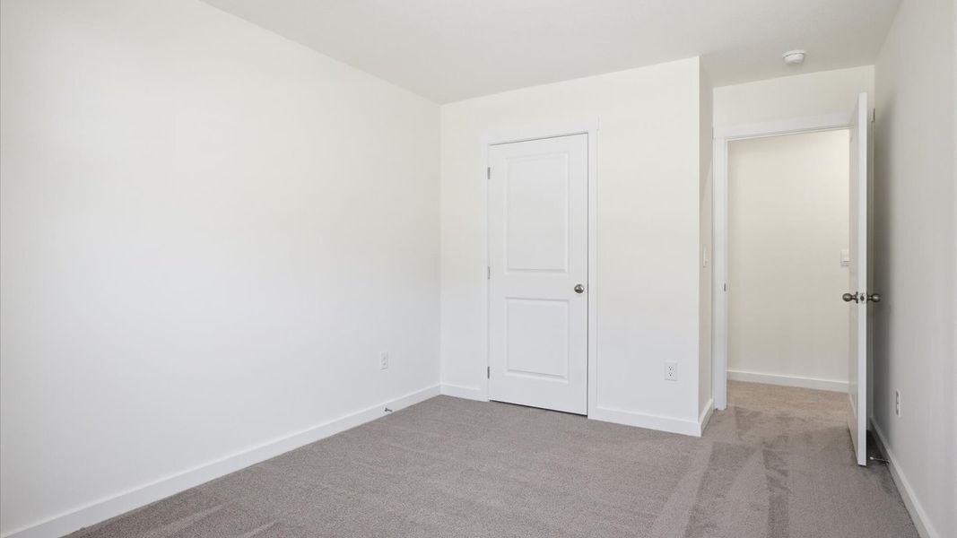 Spacious, unfurnished interior of a new home in Emory Creek, Harriman (Image 34).