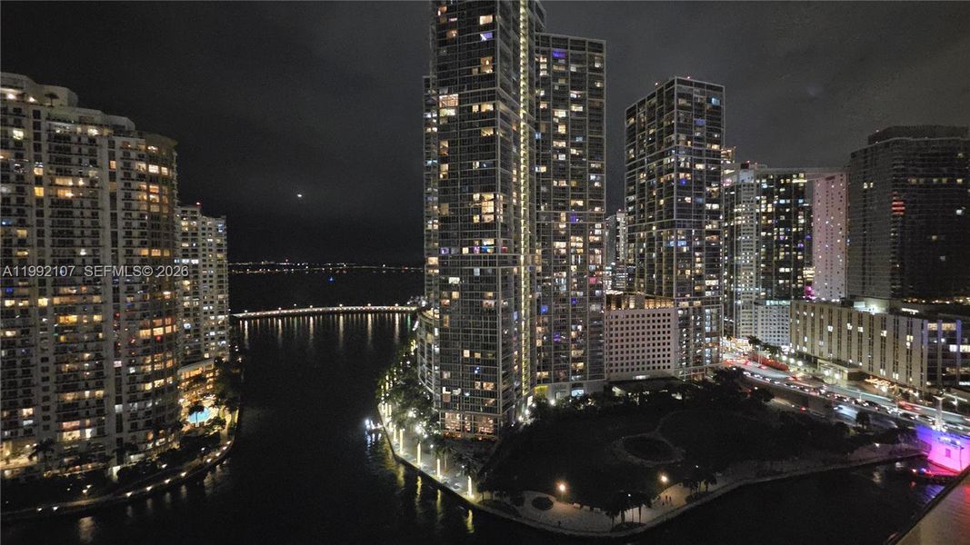 Condo located in Miami, FL showcasing its design and architecture (Image 29). Condo located in Miami, FL showcasing its design and architecture (Image 29).