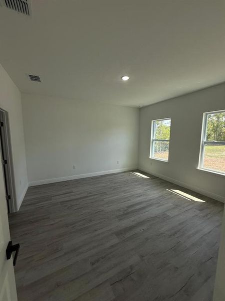 Spacious, unfurnished interior of a new home in , Ocala (Image 14).