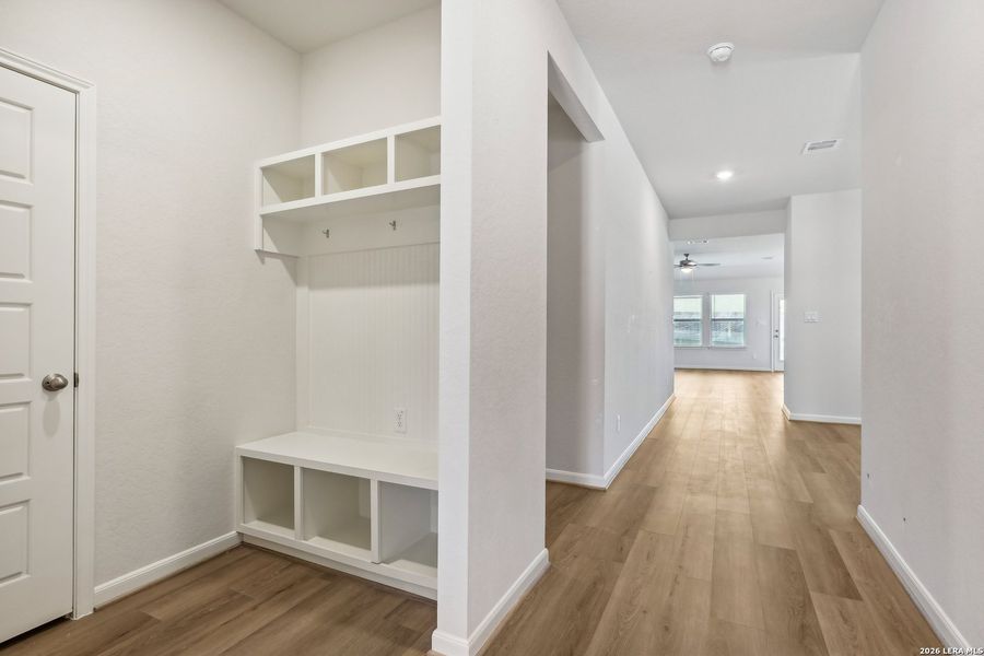 Spacious, unfurnished interior of a new home in Arcadia Ridge - Classic Series, San Antonio (Image 17).