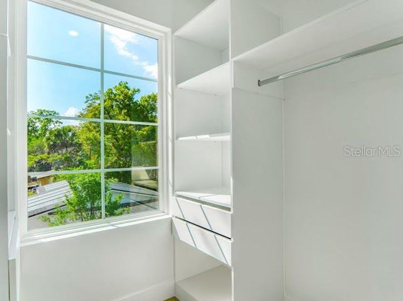 Spacious, unfurnished interior of a new home in , Oakland (Image 34).