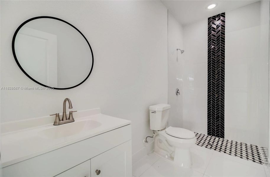 Spacious, unfurnished interior of a new home in , Alva (Image 8).