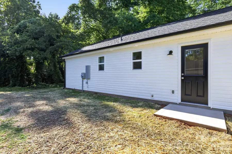 Side & Kitchen Entry