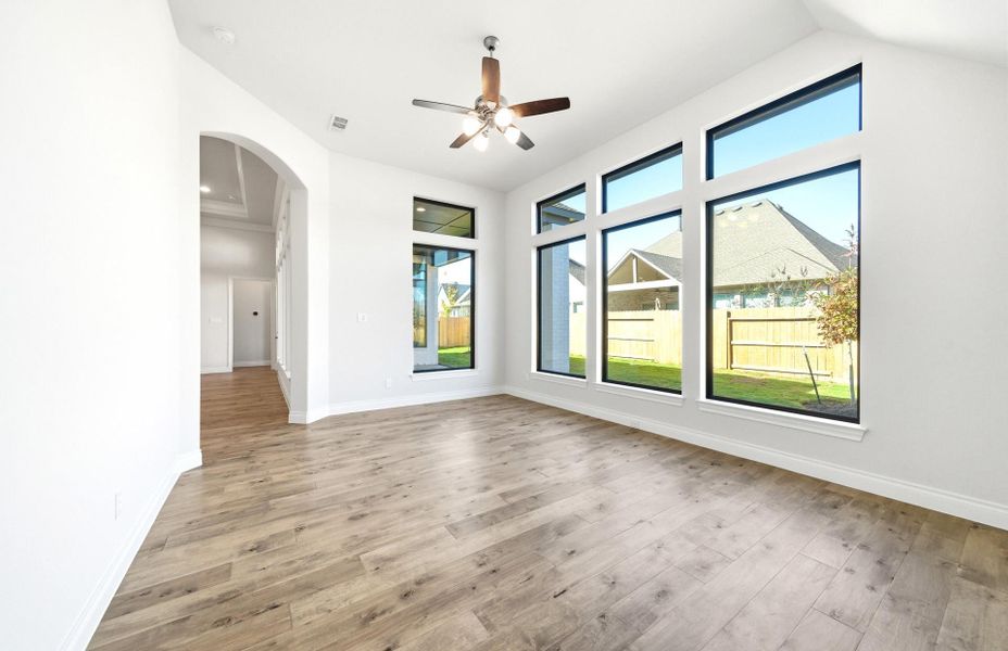 Spacious, unfurnished interior of a new home in Artavia 70′, Conroe (Image 42).