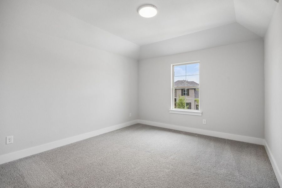 Spacious, unfurnished interior of a new home in Painted Tree Lakeside, McKinney (Image 29).