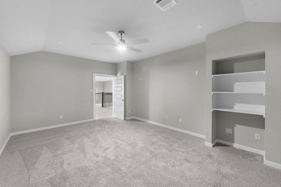 Spacious, unfurnished interior of a new home in Morton Creek Ranch, Katy (Image 21).