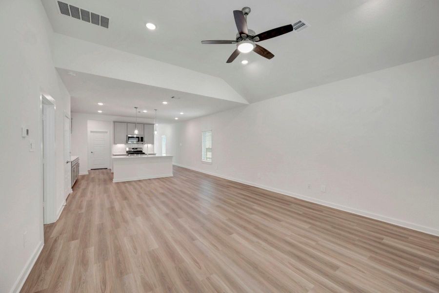 Spacious, unfurnished interior of a new home in Sorella, Tomball (Image 19). Spacious, unfurnished interior of a new home in Sorella, Tomball (Image 19).