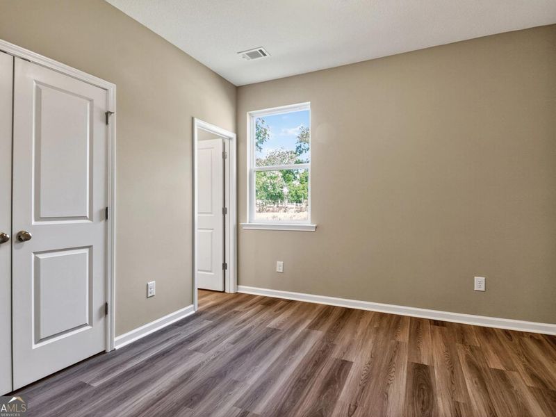 Spacious, unfurnished interior of a new home in Ivy Glen, Perry (Image 16).