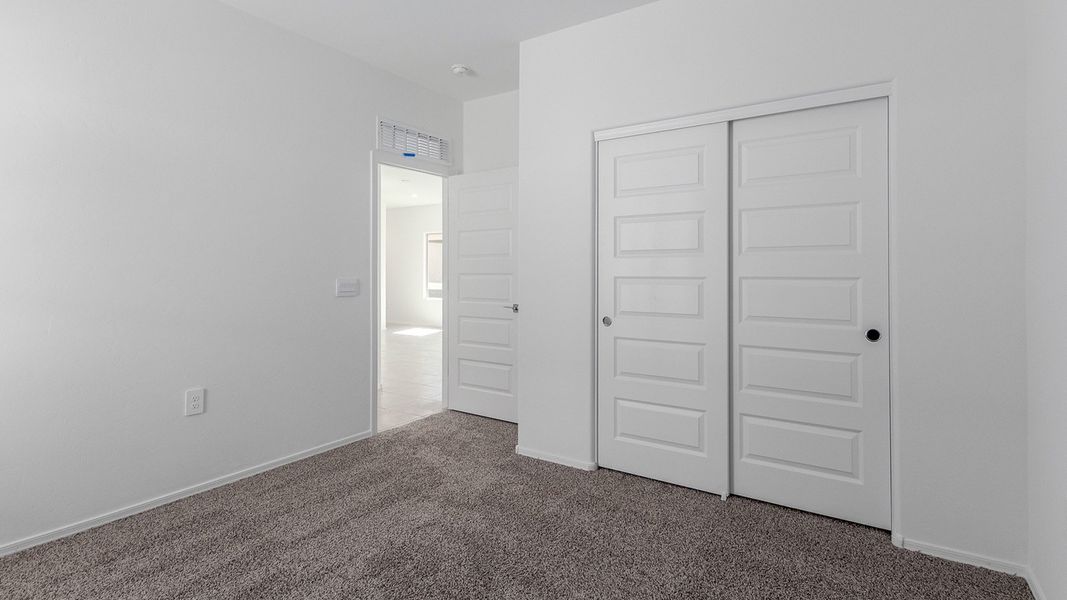 Spacious, unfurnished interior of a new home in Hanson Ridge, Vail (Image 30).