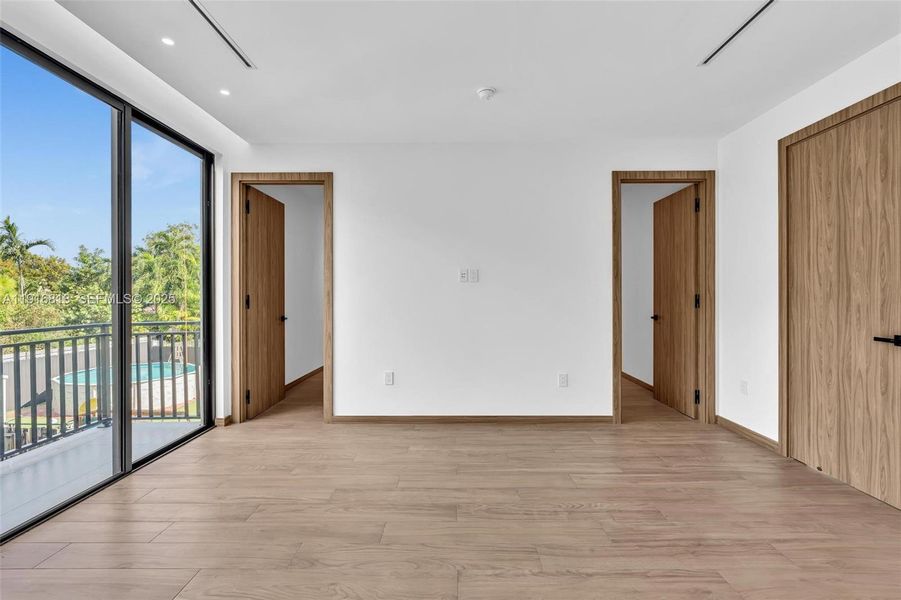 Spacious, unfurnished interior of a new home in , Miami (Image 65).