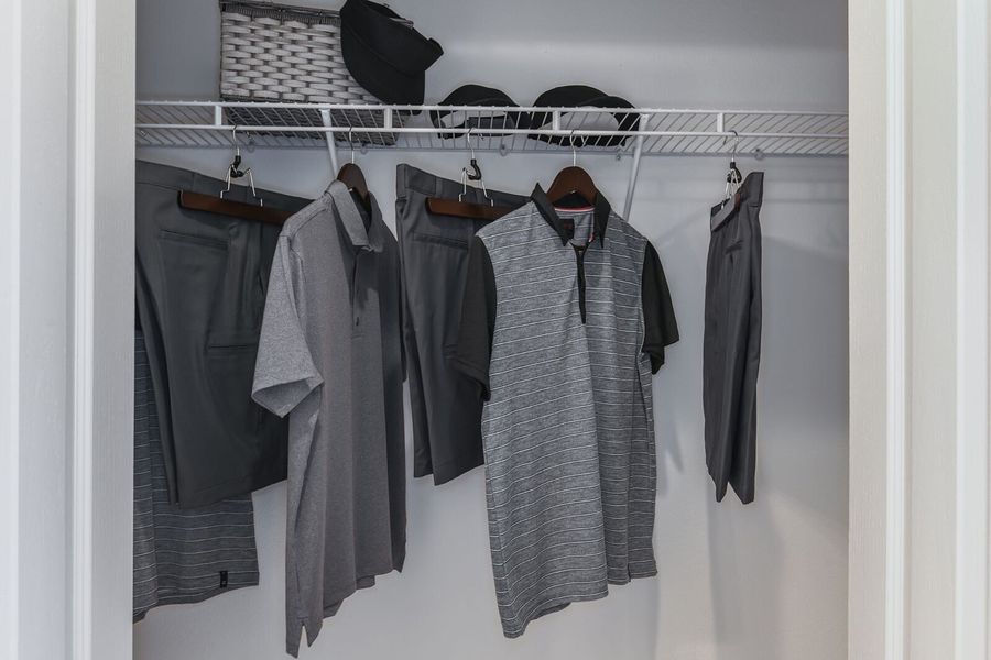 Representative interior finishes for a home built from the Tidewater 2B by Neal Communities in Vicenza, Venice (Image 17).