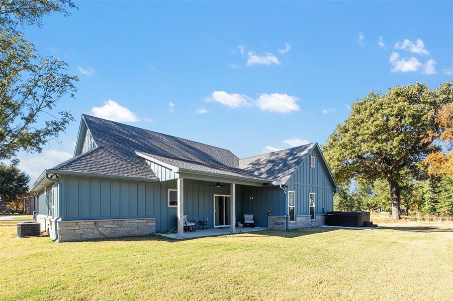 Exterior details and patio area of a home in , Mabank (Image 3).