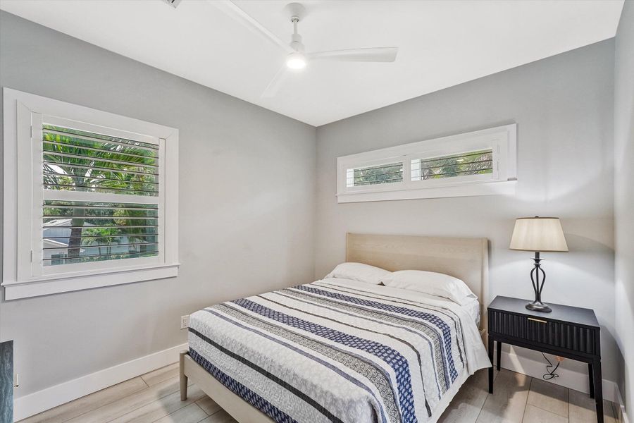 18-425 Hugh Street-18