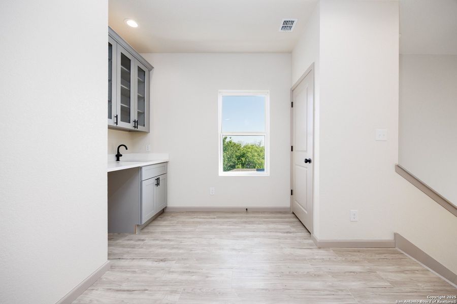 Spacious, unfurnished interior of a new home in , San Antonio (Image 46). Spacious, unfurnished interior of a new home in , San Antonio (Image 46).