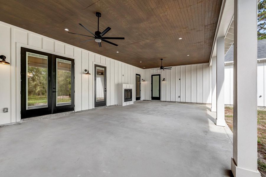 Exterior details and patio area of a home in , Magnolia (Image 33).