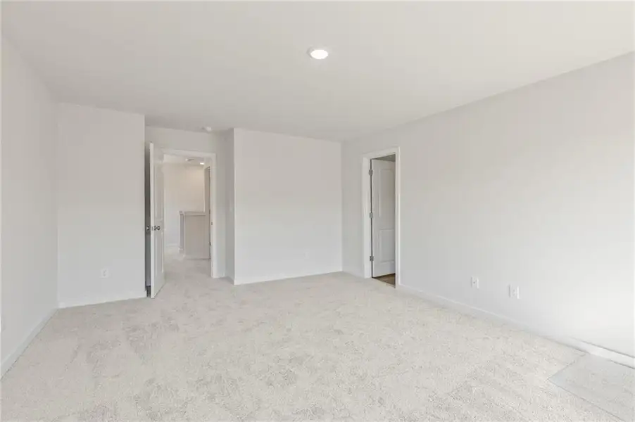 Spacious, unfurnished interior of a new home in , Lawrenceville (Image 10).