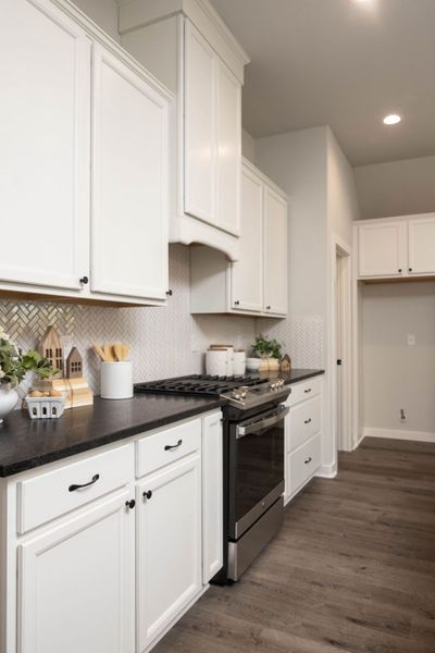 Representative furnished interior of a home built from the The Laurel by Avonley Homes in Greens Prairie Reserve, College Station (Image 25).