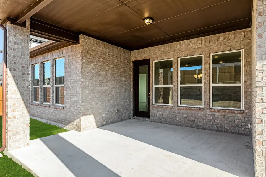 Representative exterior details of a home built from the Hawkins by UnionMain Homes in Lake Breeze, Lavon (Image 3). Representative exterior details of a home built from the Hawkins by UnionMain Homes in Lake Breeze, Lavon (Image 3).