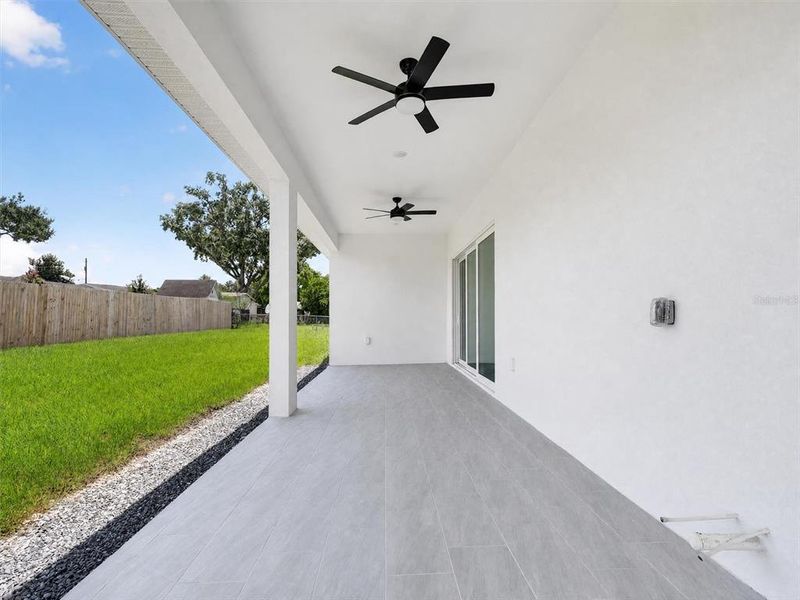 Exterior details and patio area of a home in , Plant City (Image 3).