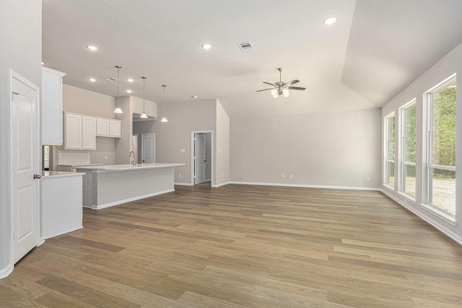 Spacious, unfurnished interior of a new home in , Conroe (Image 12).