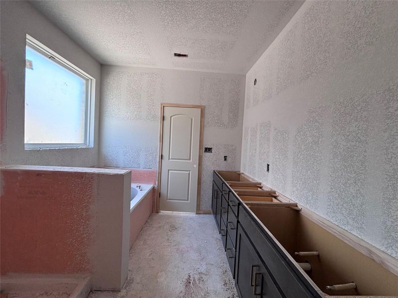 Image 40 of a home in The Colony 50s. Image 40 of a home in The Colony 50s.