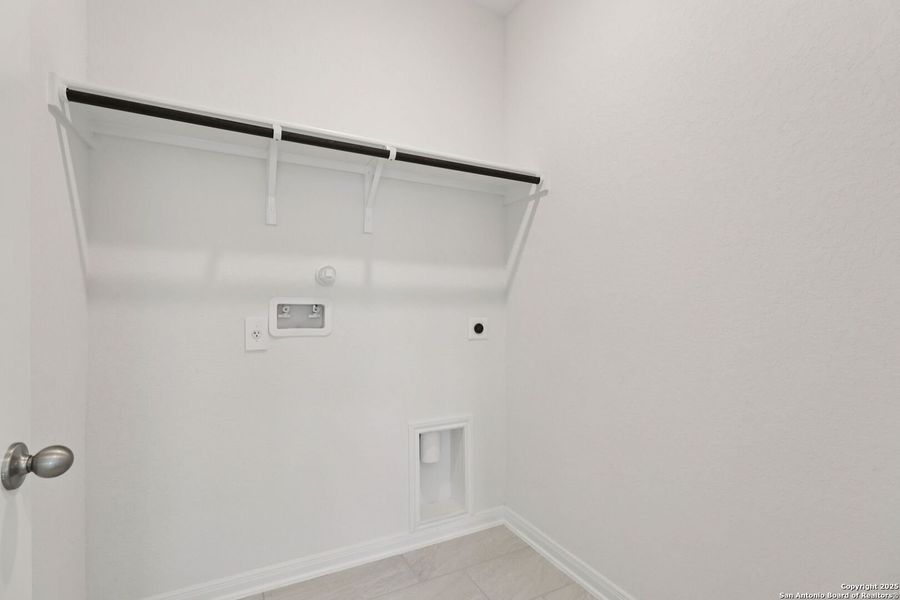 Spacious, unfurnished interior of a new home in Royal Crest, San Antonio (Image 39). Spacious, unfurnished interior of a new home in Royal Crest, San Antonio (Image 39).