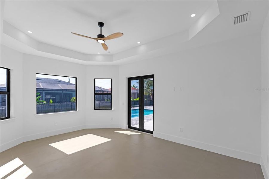 Spacious, unfurnished interior of a new home in , Cape Coral (Image 63).