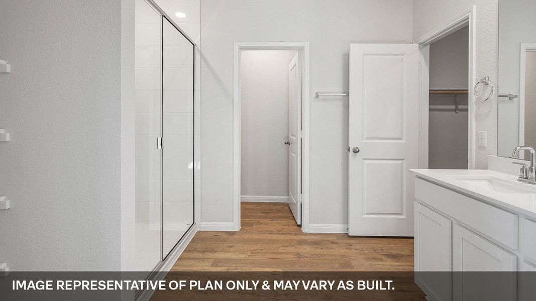 Representative furnished interior of a home built from the The Quincy by D.R. Horton in Thunder Rock, Marble Falls (Image 10).