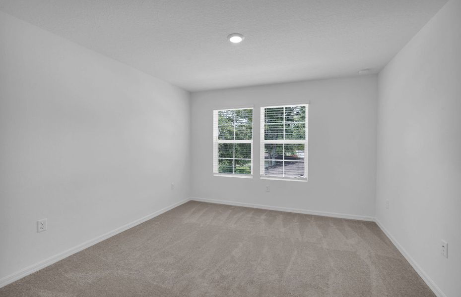 Spacious, unfurnished interior of a new home in Normandy Pines, Jacksonville (Image 19).