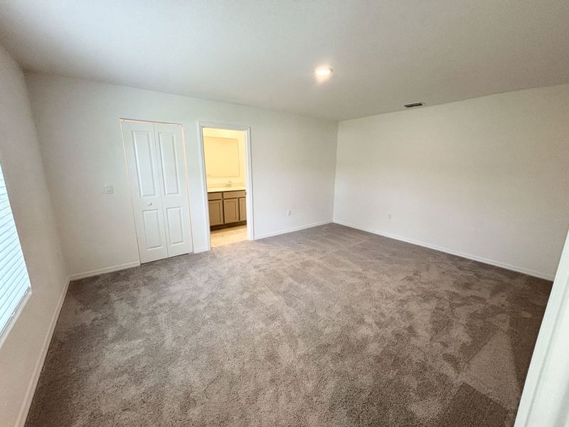 Spacious, unfurnished interior of a new home in Poinciana, Kissimmee (Image 10). Spacious, unfurnished interior of a new home in Poinciana, Kissimmee (Image 10).