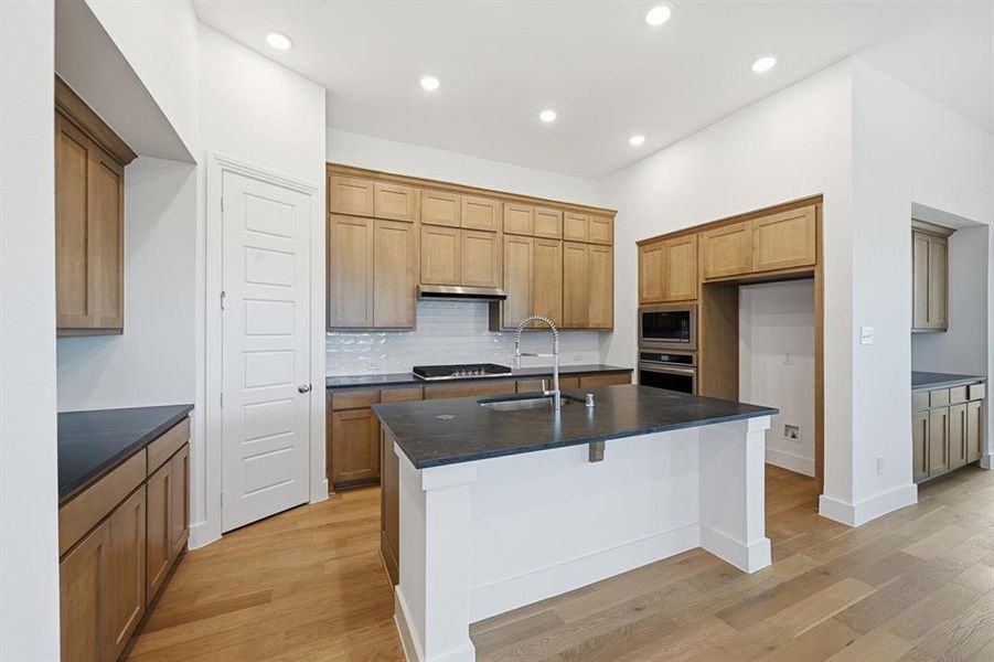 Furnished interior view inside a new home in Sandbrock Ranch, Aubrey (Image 9).