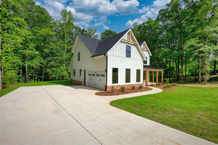 Exterior details and patio area of a home in , Monticello (Image 33).