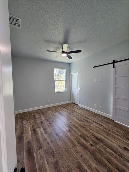 Spacious, unfurnished interior of a new home in , Orange City (Image 17).