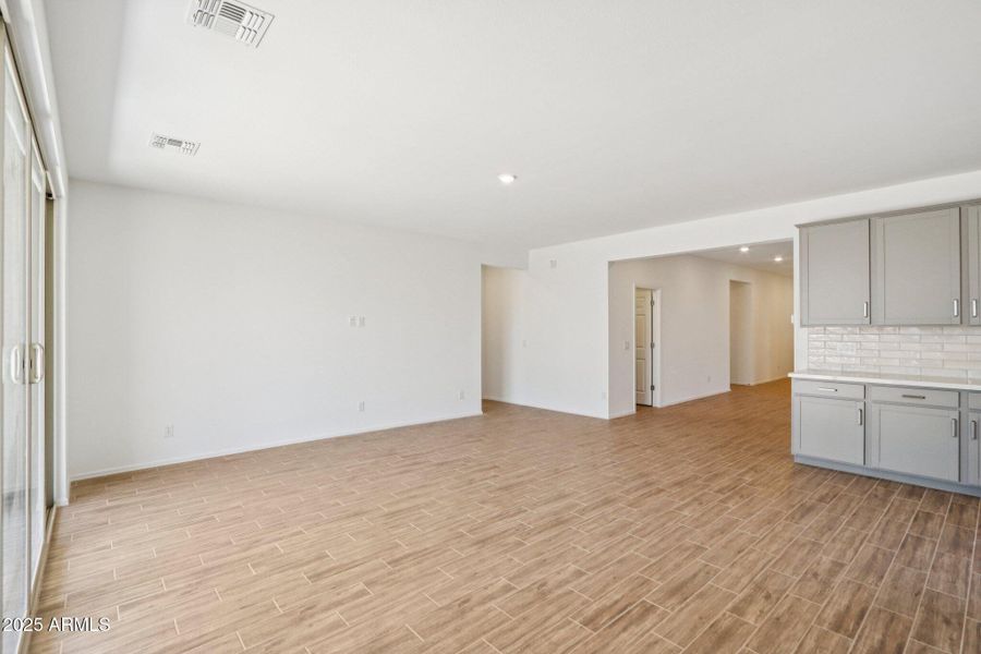 9-web-or-mls-W Pecan Wds-S1907-009 9-web-or-mls-W Pecan Wds-S1907-009