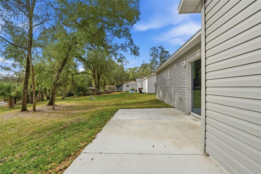 Exterior details and patio area of a home in , Ocklawaha (Image 21).