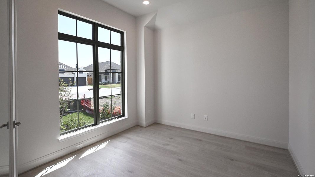 Spacious, unfurnished interior of a new home in Meadows of Mill Creek, Seguin (Image 16).