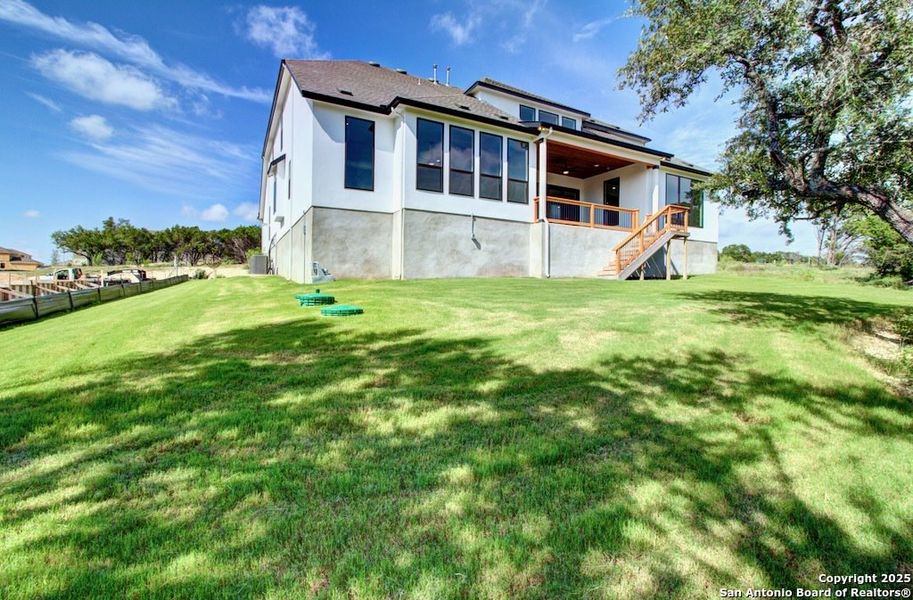 Exterior details and patio area of a home in Verandas at the Rim, San Antonio (Image 3).