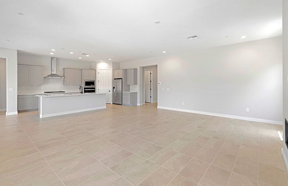 Spacious, unfurnished interior of a new home in Vistoso Canyon Estates, Oro Valley (Image 13). Spacious, unfurnished interior of a new home in Vistoso Canyon Estates, Oro Valley (Image 13).