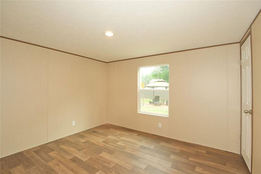 Spacious, unfurnished interior of a new home in , Gordonville (Image 9).
