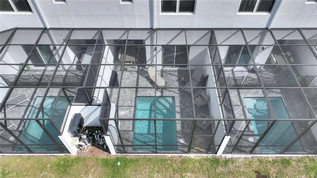 Condo located in Davenport, FL showcasing its design and architecture (Image 4).